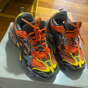 Balenciaga track2
